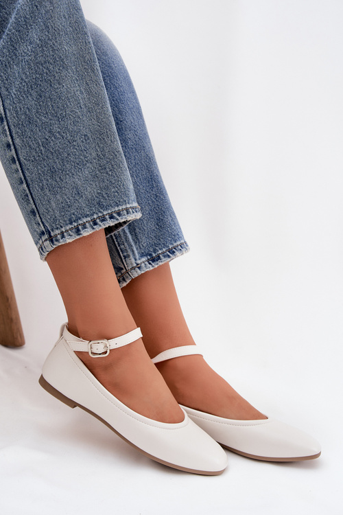 Жіночі балетки з ремінцем і застібкою білі Janelor