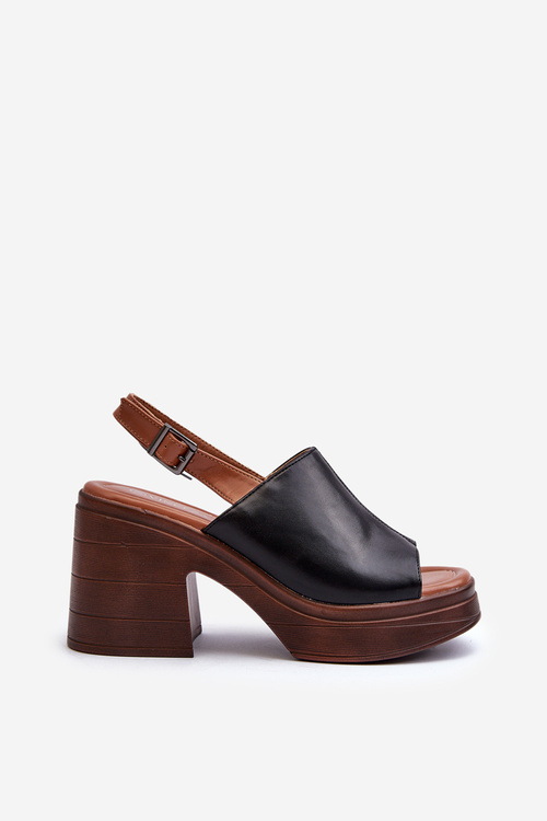 Елегантні жіночі босоніжки з бежевої екошкіри на блочному каблуці Vattima