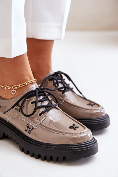 Лаковане жіноче взуття з декором натуральна шкіра бежеві Artiker 55C1010