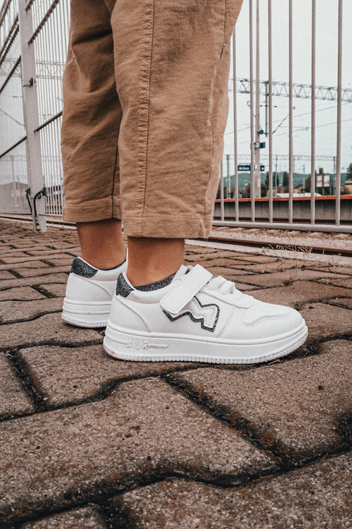 Дитяче спортивне взуття на липучці Білий Чорний Santi