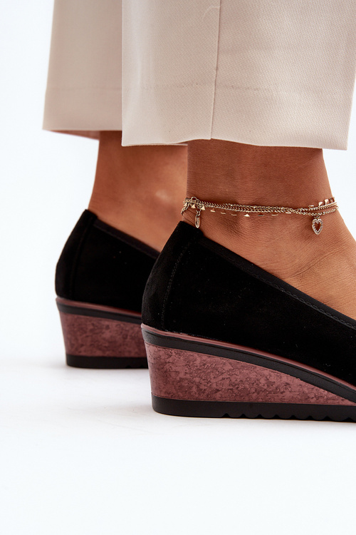 Жіночі туфлі на танкетці чорні Belli