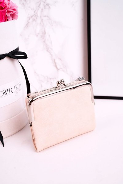 Маленький жіночий гаманець застібається на гачок бежевого кольору