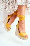 Жіночі босоніжки на танкетці, жовті Belleza