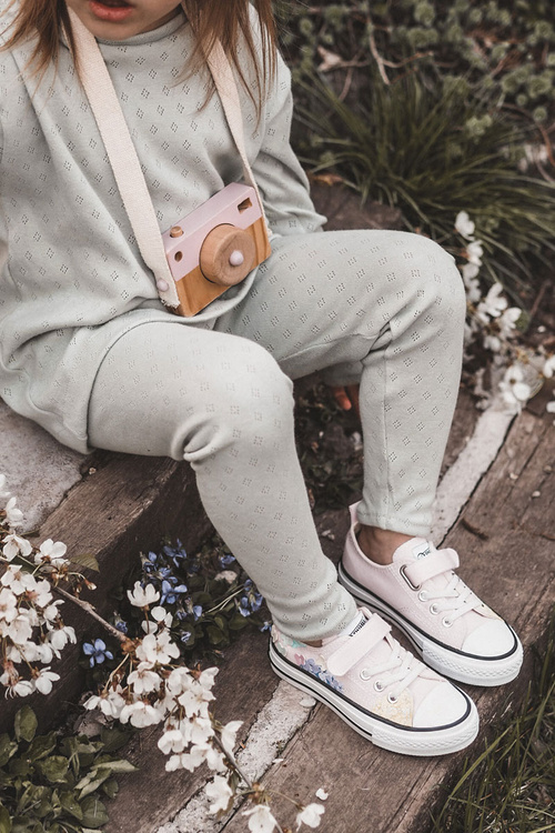 Дитячі кросівки з тканини з принтом рожевого кольору