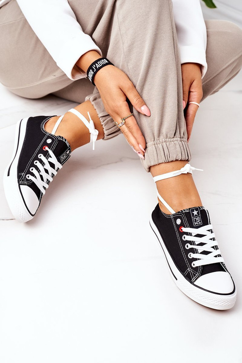 Жіночі класичні кросівки чорного кольору на білій підошві Ecoma