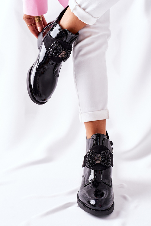 Жіночі черевики на плоскій підошві лаковані чорні кристали Schuler