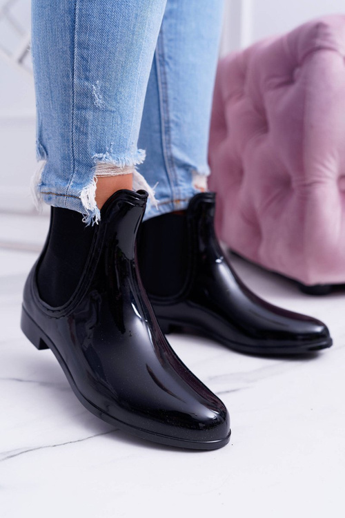 Жіночі лаковані сліпони чорного кольору Wellingtons Pola