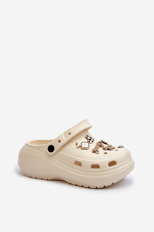 Жіночі легкі пінопластові босоніжки на товстій підошві з декоративними шпильками бежевого кольору Effiora