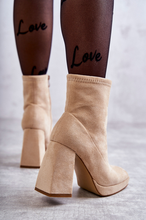 Чоботи жіночі замшеві на високому каблуці світло-бежеві Ramira