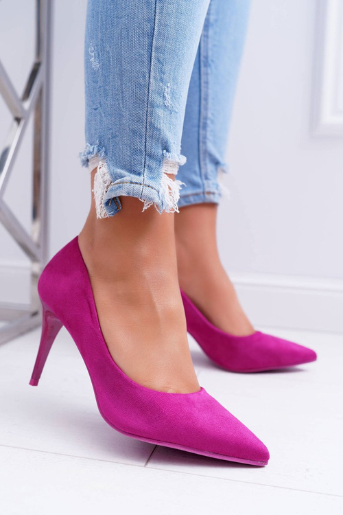 Жіночі замшеві туфлі з гострими підборами кремового кольору