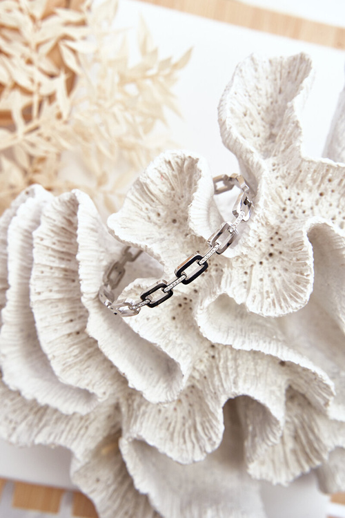 Жіночий срібний браслет, прикрашений кубічним цирконієм