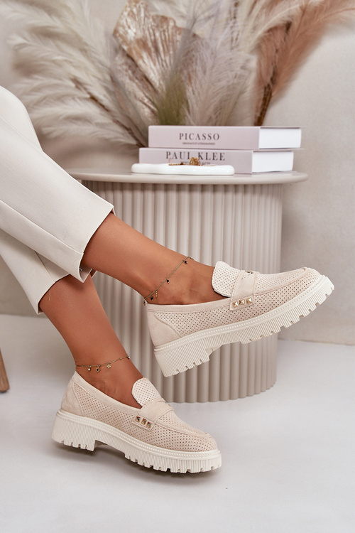 Жіночі лофери з перфорацією світло-бежевого кольору