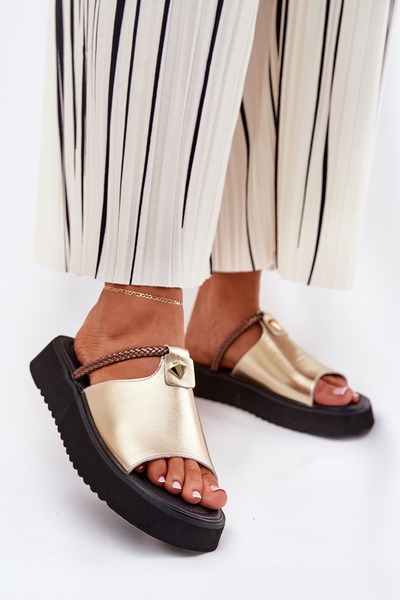 Жіночі шкіряні сандалі на платформі з декоративним ремінцем D&A MK51-475 Золоті