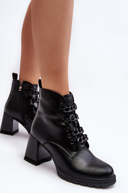 Жіночі туфлі зі шнурівкою на підборах D&A CR8120 чорні