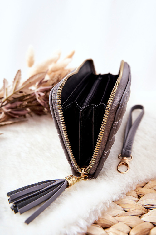 Великий стьобаний гаманець на блискавці з ремінцем сірого кольору