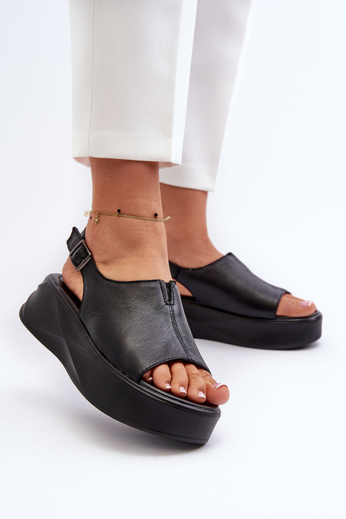 Жіночі шкіряні босоніжки на платформі D&A SJ2301-2 Чорні