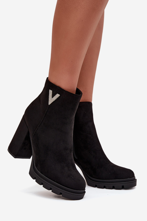 Жіночі утеплені черевики на підборах з декоративним елементом чорний Briella