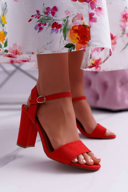 Жіночі замшеві босоніжки Baloo червоного кольору