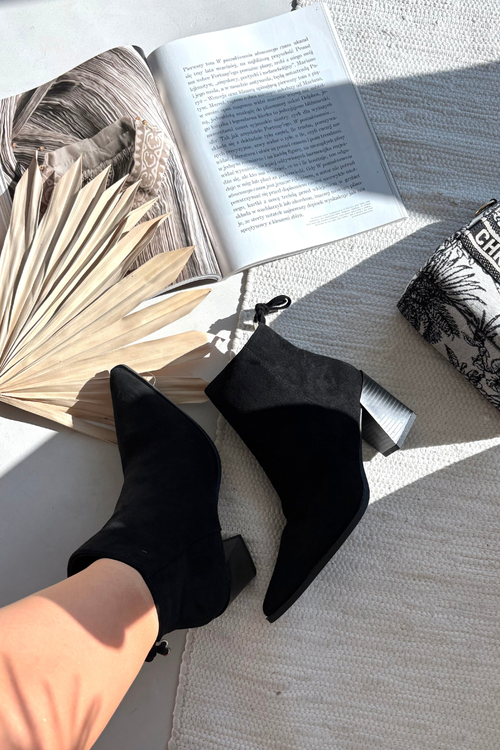 Жіночі ботильйони на підборах з шнурівкою чорні Halisse