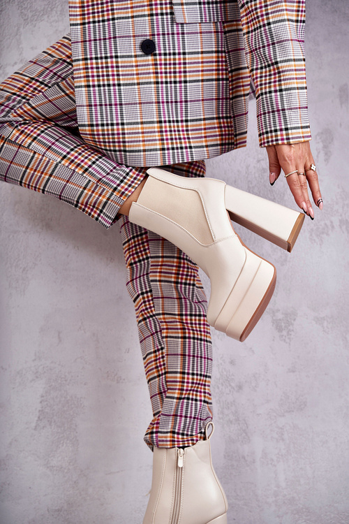 Жіночі шкіряні чоботи на масивному каблуці Бежеві Jones