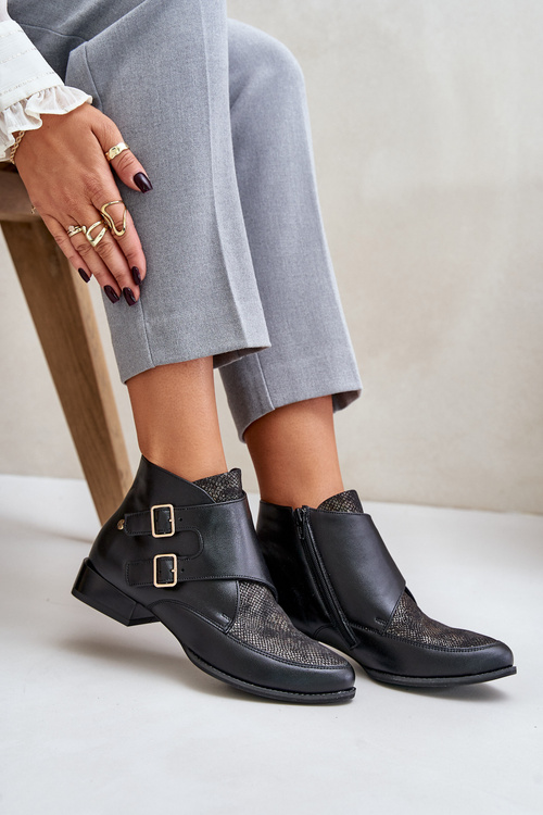 Шкіряні ботильйони на низькому каблуці та пряжках Maciejka 06696-01 Чорні