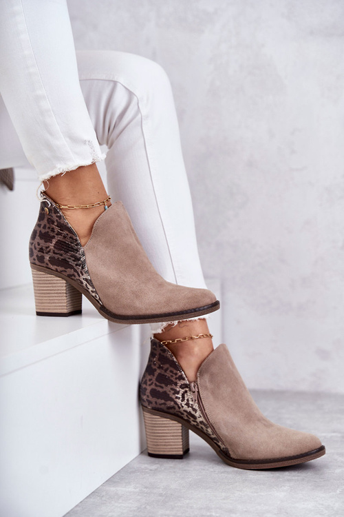 Жіночі шкіряні чоботи на підборах Maciejka Beige 04492-43