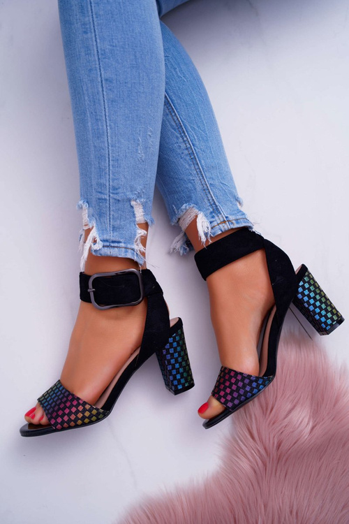 Жіночі босоніжки на шпильці замшеві чорні геометричні