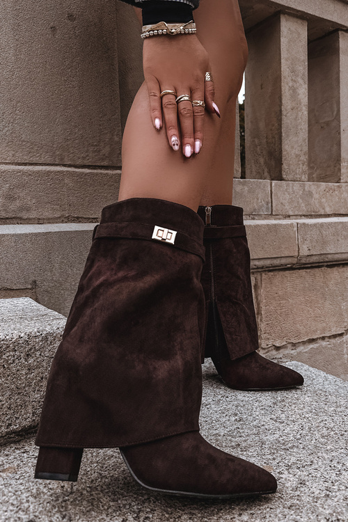 Теплі жіночі чоботи на каблуці з оздоблювальним ремінцем шоколадний Luvielle