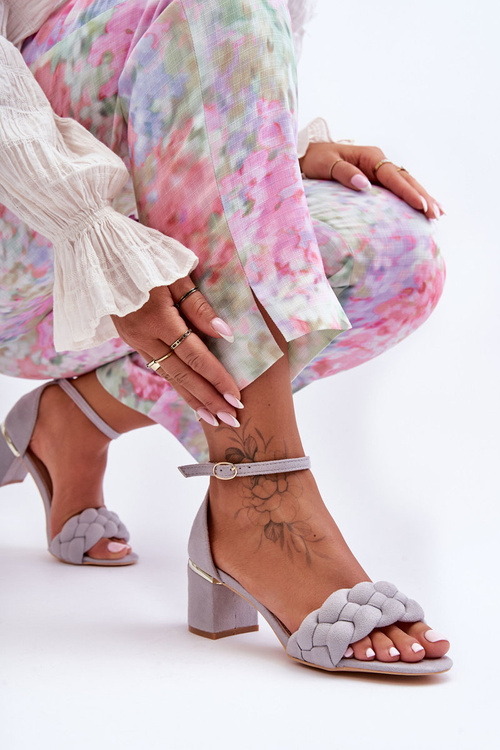 Замшеві босоніжки з тасьмою сірі Essenza