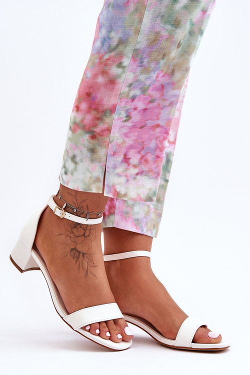 Гладкі білі шкіряні босоніжки на підборах Inspire Me!