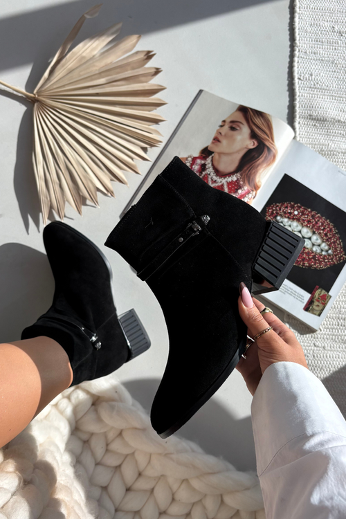Жіночі чоботи з натуральної замші на каблуці-блок утеплені D&A CR52-651 Чорні