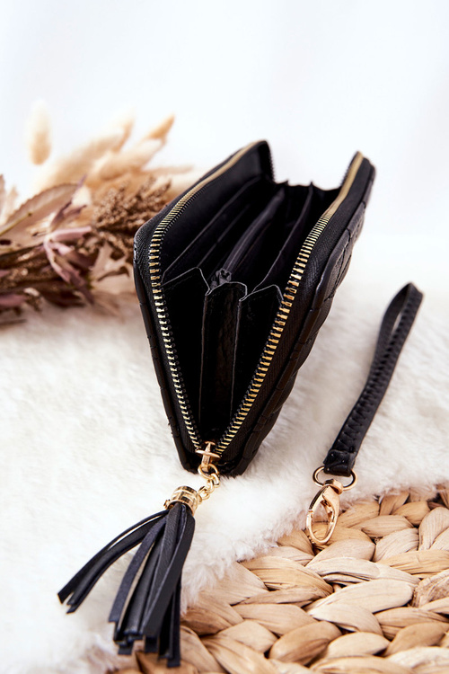Великий стьобаний гаманець на блискавці з ремінцем чорного кольору