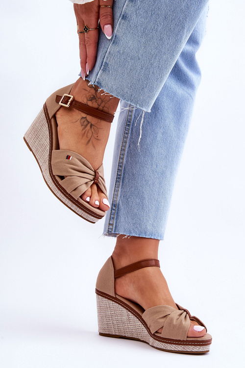 Жіночі босоніжки на плетеній танкетці Темно-бежевий Джудіт