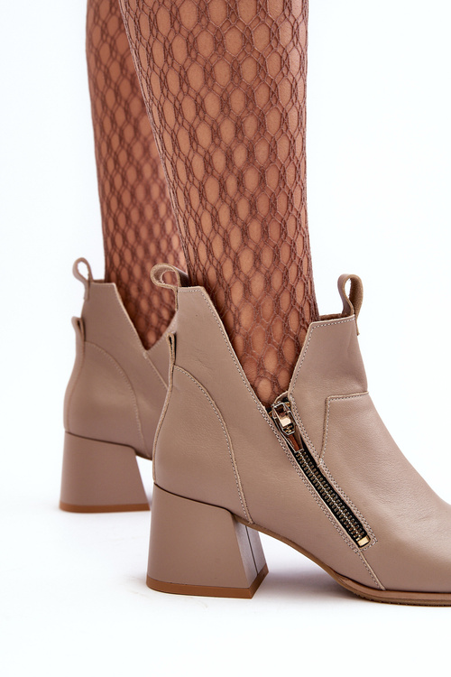 Шкіряні жіночі ботильйони на низькому каблуці з вирізами Zazoo 850 Beige