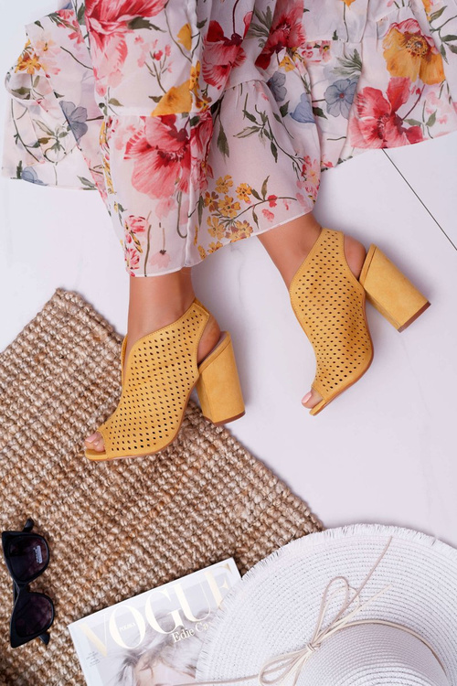 Жіночі босоніжки з відкритим носком жовті Nevienna