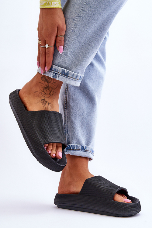 Модні світлі шльопанці на масивній підошві Чорні Rebel