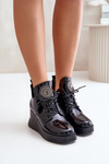 Жіночі лаковані чоботи на танкетці утеплені Vinceza 66706 Чорні