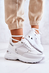 Жіноче блискуче спортивне взуття на танкетці білого кольору Activity