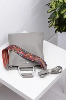 Відтінки сірого і сріблястий