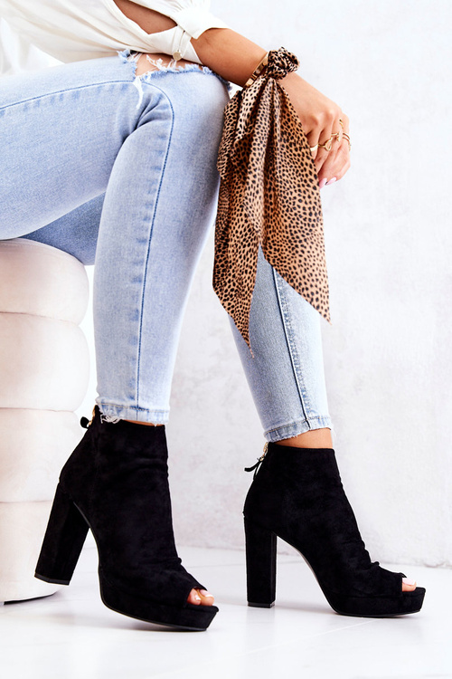 Черевики на шпильці з відкритим носком, чорні Adore