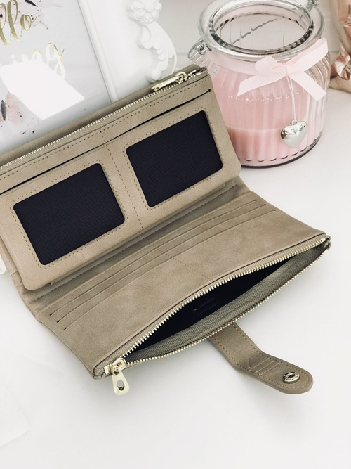 Великий жіночий бежевий гаманець із золотою фурнітурою