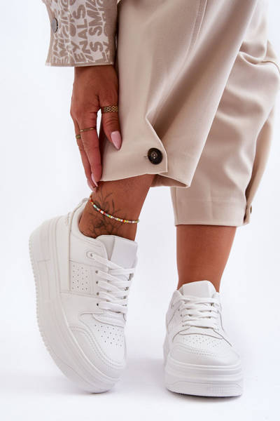 Жіноче шкіряне спортивне взуття на масивній платформі білого кольору Belisso