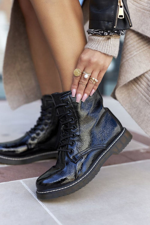 Чоботи жіночі лаковані чорні Kolbie