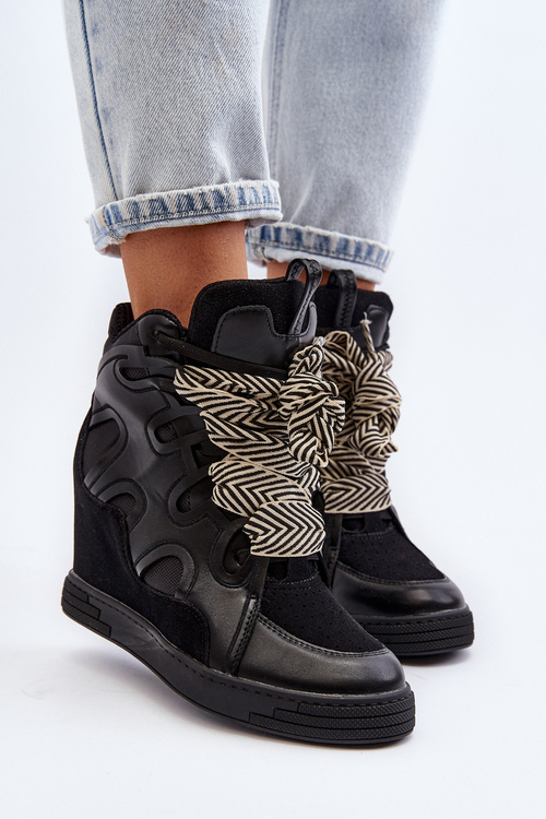 Жіночі кросівки на танкетці чорні Leoppa