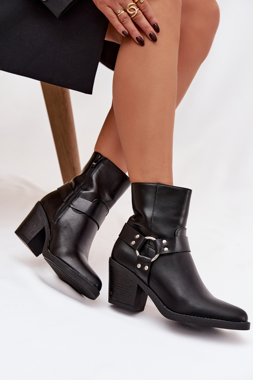 Теплі жіночі черевики на каблуці з декоративним елементом чорні Jurelle