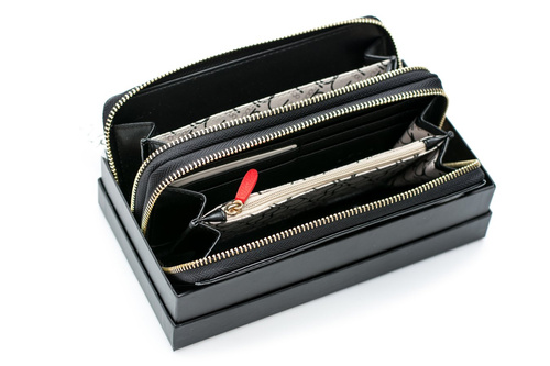 Великий жіночий чорний лакований гаманець Nobo