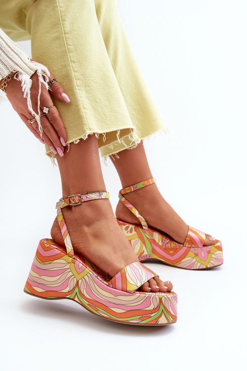 Босоніжки на платформі та танкетці з малюнком різнокольорові Wiandia