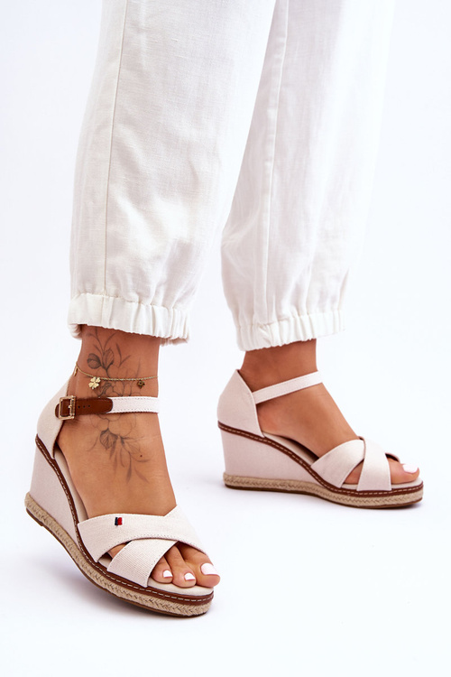 Жіночі босоніжки на танкетці світло-бежевого кольору Жанет