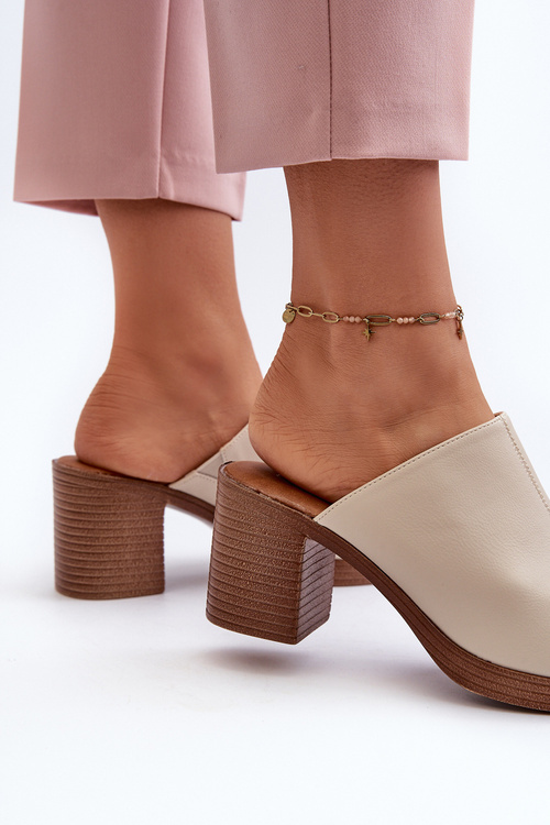 Елегантні світлі жіночі босоніжки на підборах бежеві Varnila