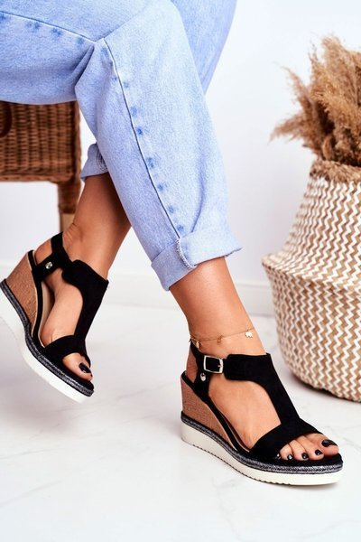 Жіночі босоніжки на танкетці Black Rosa